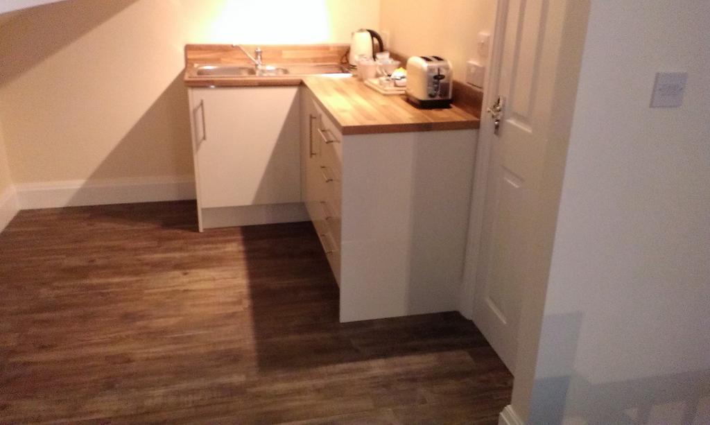 Queens Arms Country Inn Glossop Room photo