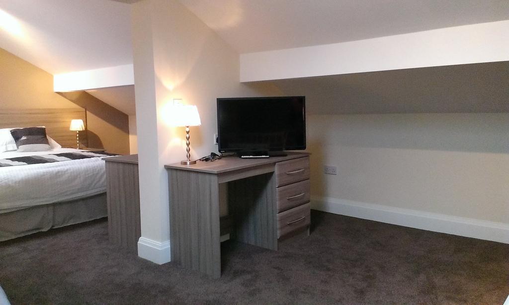 Queens Arms Country Inn Glossop Room photo
