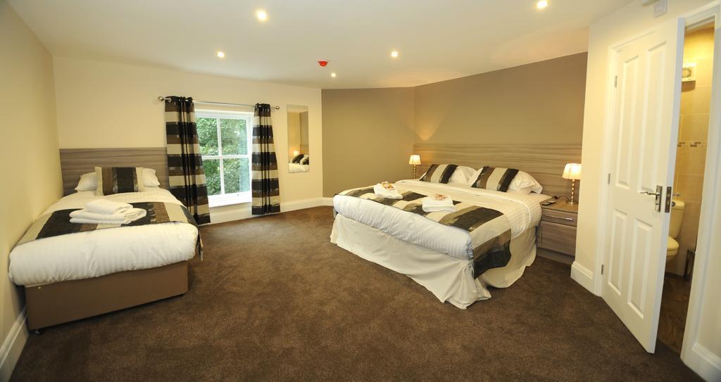 Queens Arms Country Inn Glossop Room photo