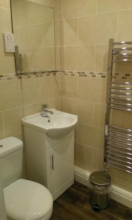 Queens Arms Country Inn Glossop Room photo