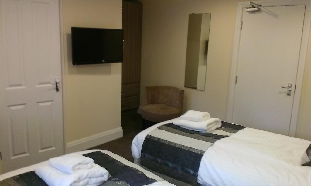 Queens Arms Country Inn Glossop Room photo